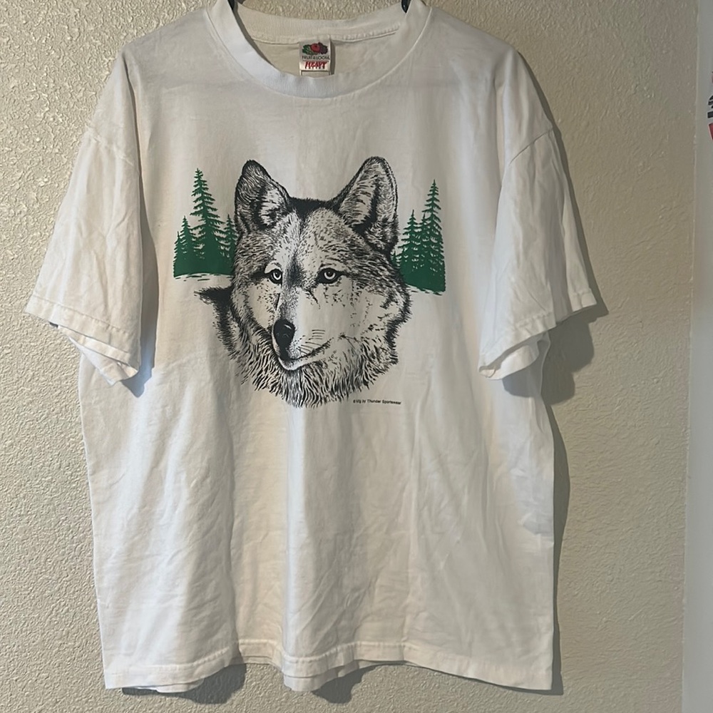 mfg thunder sports wear wolf t shirt Xl